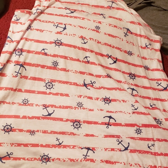 Coco's clozet tank top - Picture 2 of 3